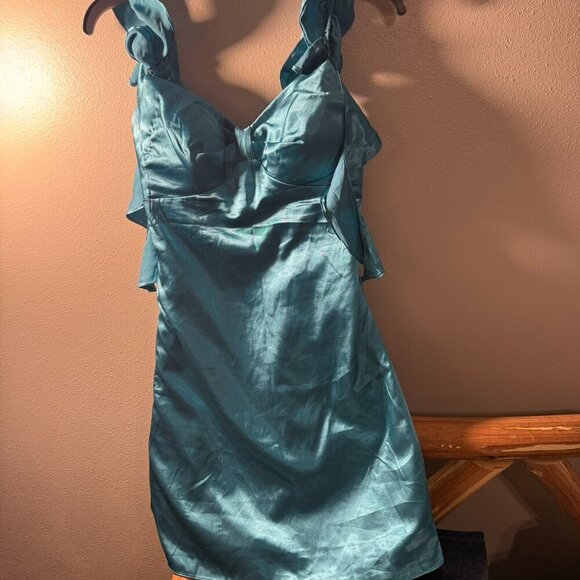 Ruffle Satin, Square Neck Cocktail Gown (HOCO/ Prom/ Other) - Picture 4 of 16